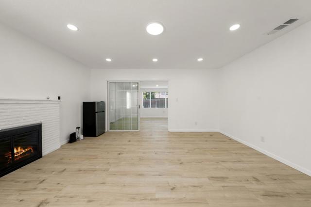 2621 Wood Violet Way, Sacramento CA: https://media.crmls.org/mediaz/51d275a4-446b-4068-8b92-5bca134d17ac.jpg