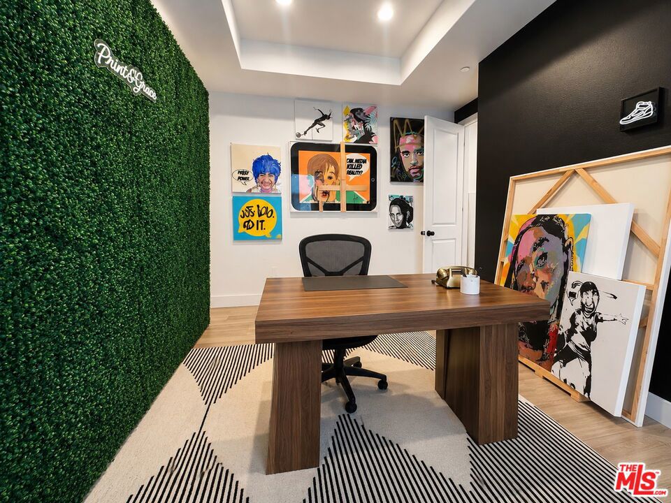 https://media.crmls.org/mediaz/51d2e856-8d31-412f-a803-fd29a3ffd318.jpg?preset=X-Large