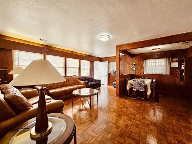 Detail Gallery Image 3 of 29 For 3333 Delta Ave, Long Beach,  CA 90810 - 4 Beds | 3 Baths