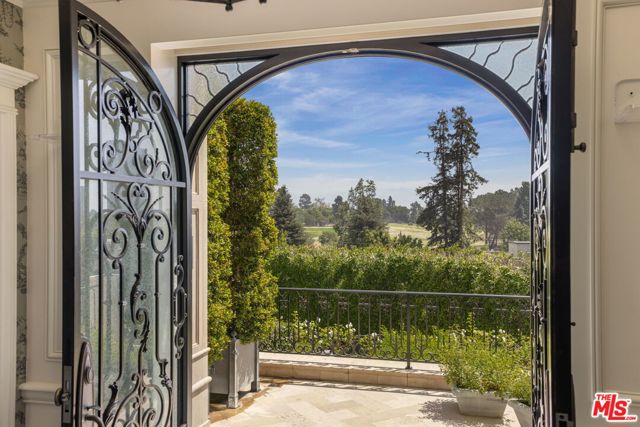 5 Bed Home for Sale in Los Angeles, California