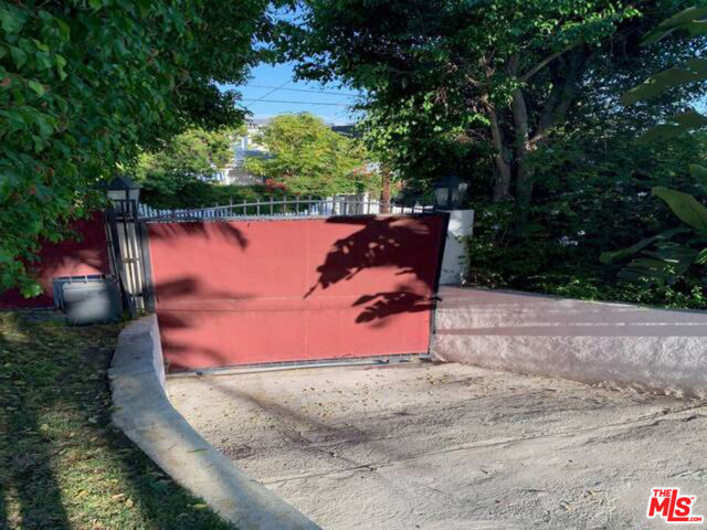 1215 Hilldale Ave, Los Angeles CA: https://media.crmls.org/mediaz/51d4cee2-b5df-44ff-a6a8-9ad0a404bc0f.jpg