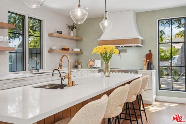 4034 Coolidge Avenue, Culver City CA: https://media.crmls.org/mediaz/51d52b39-d9f5-4ded-8014-356cbcdb4e94.jpg