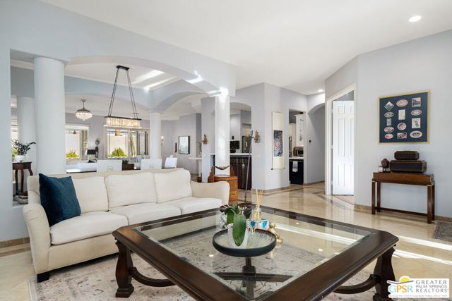 47925 Via Livorno, La Quinta CA: https://media.crmls.org/mediaz/51d53352-4c77-41f5-a3b2-41e544b710a3.jpg