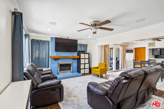 5342 Lemon Grove Avenue, Los Angeles CA: https://media.crmls.org/mediaz/51d5554d-0082-42c8-bbb8-bda0cffc4f00.jpg