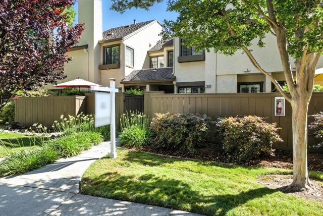 2074 Foxhall Loop, San Jose CA: https://media.crmls.org/mediaz/51d65ba9-d2e3-4def-9fe1-6d52947cb398.jpg