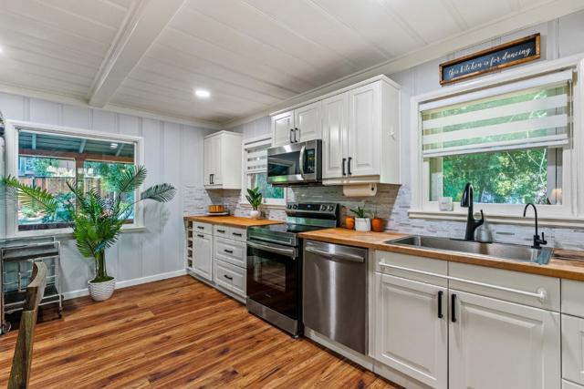 13896 Bear Creek Road, Boulder Creek CA: https://media.crmls.org/mediaz/51d6e40e-6fc0-4187-9be7-0dbef5da92d0.jpg