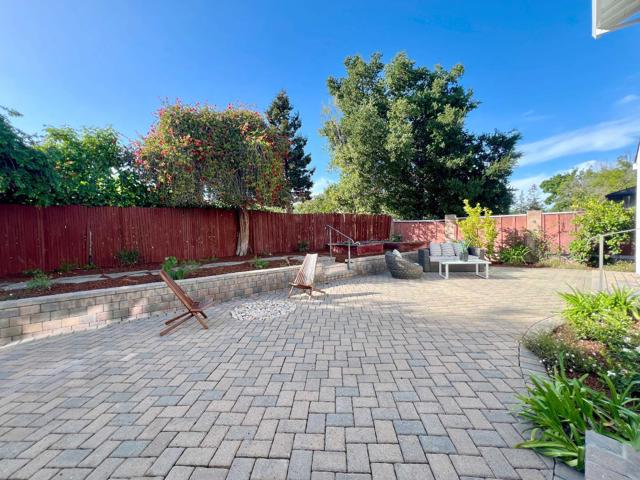 665 Towle Way, Palo Alto CA: https://media.crmls.org/mediaz/51d79232-9074-4c34-bc27-c4e5e5720a27.jpg