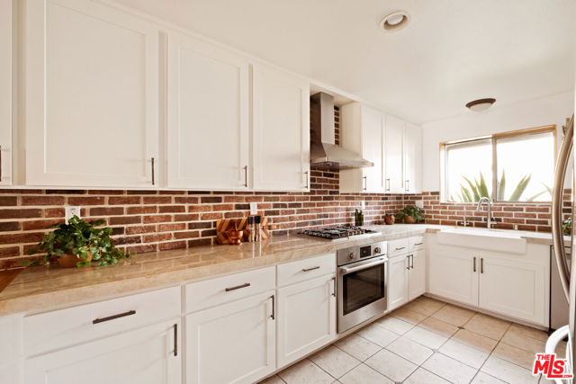1212 Ocean Park Boulevard, Santa Monica CA: https://media.crmls.org/mediaz/51d80af3-65ee-41ea-8dd8-a3381a72670d.jpg