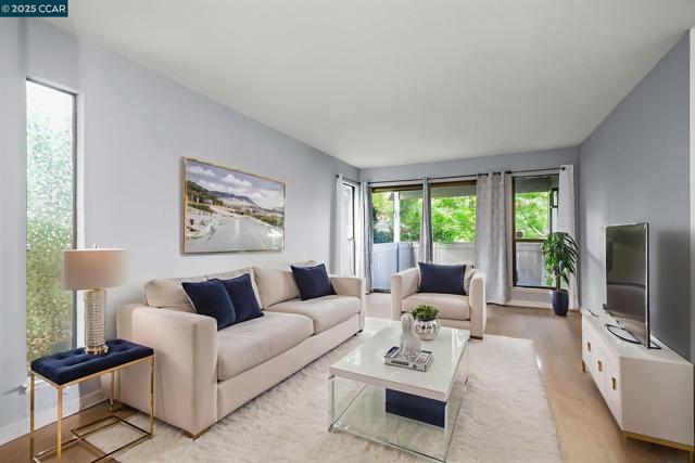 1544 Bailey Rd, Concord CA: https://media.crmls.org/mediaz/51d80e6a-28ad-4111-b3fb-ca7b0861fb75.jpg