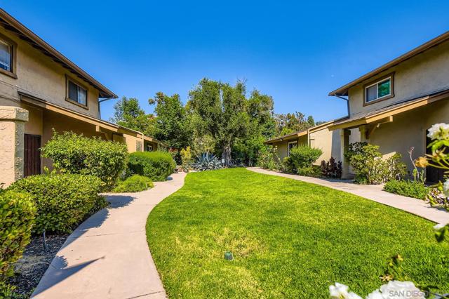 8039 Calle Fanita, Santee CA: https://media.crmls.org/mediaz/51d879e3-86d1-49ff-abb9-3d7335ef8b98.jpg