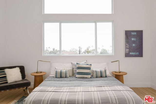 2514 Berkeley Avenue, Los Angeles CA: https://media.crmls.org/mediaz/51d8bbe8-edd9-4c6a-8b55-9a194ff29056.jpg