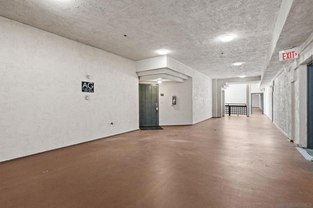 https://media.crmls.org/mediaz/51d8c032-83ed-48ec-8f5a-82b355e121ef.jpg?preset=X-Large