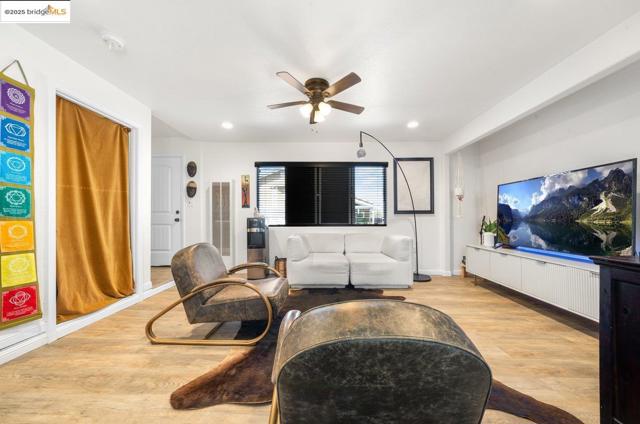 96 Highway Avenue, Bay Point CA: https://media.crmls.org/mediaz/51d94a50-6d54-4a53-8f0c-00ec84226f30.jpg