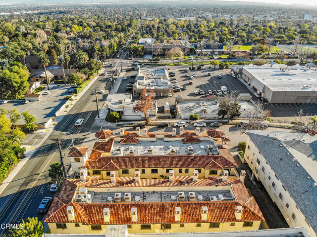 985 N Michillinda Avenue, Pasadena CA: https://media.crmls.org/mediaz/51d98024-eb7b-4b16-9653-bd75a3e1bf8b.jpg
