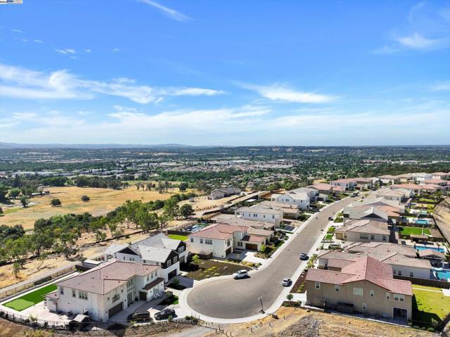 4072 Whitney Vista Ln, Rocklin CA: https://media.crmls.org/mediaz/51d9f1b0-3966-42d9-93cb-8826ddd22f95.jpg