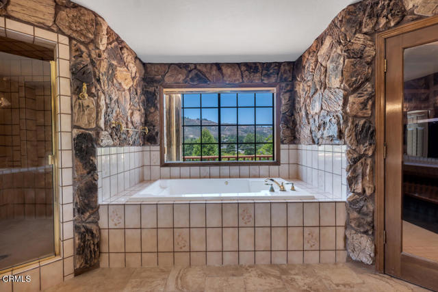 11395 Highridge Court, Camarillo CA: https://media.crmls.org/mediaz/51da03a9-9920-4c30-a9fe-9352e259b750.jpg