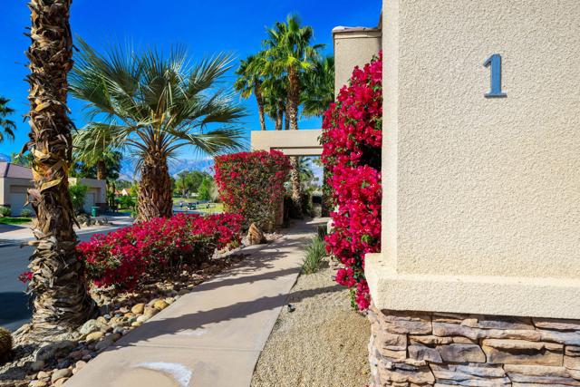 1 Birkdale Circle, Rancho Mirage CA: https://media.crmls.org/mediaz/51da15a2-b7e8-4eb4-bedf-fbc0f246c16a.jpg