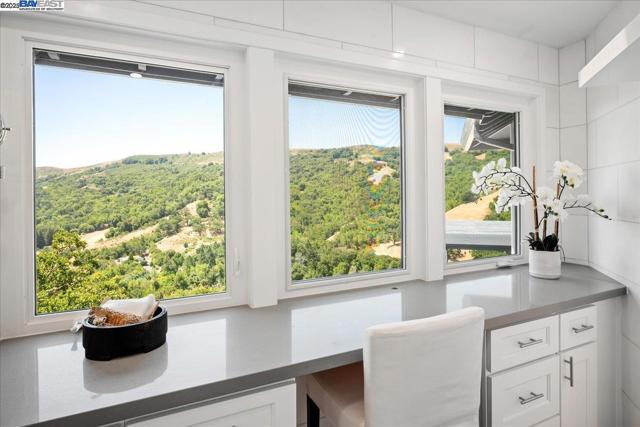 325 Bollinger Estates Ct, San Ramon CA: https://media.crmls.org/mediaz/51da4ba5-1189-42e7-8f5d-a80456c322b0.jpg