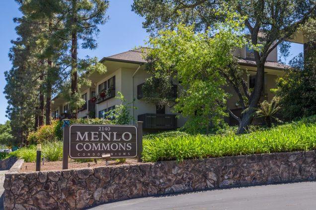 2140 Santa Cruz Avenue, Menlo Park CA: https://media.crmls.org/mediaz/51da5b7b-39d1-4bc2-940f-0fecbb6093c5.jpg