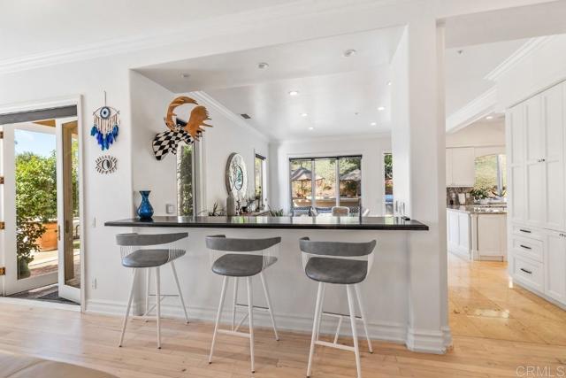 7345 Vista Rancho Ct, Rancho Santa Fe CA: https://media.crmls.org/mediaz/51da82a9-f262-4df3-8db3-4c8678f0d04a.jpg