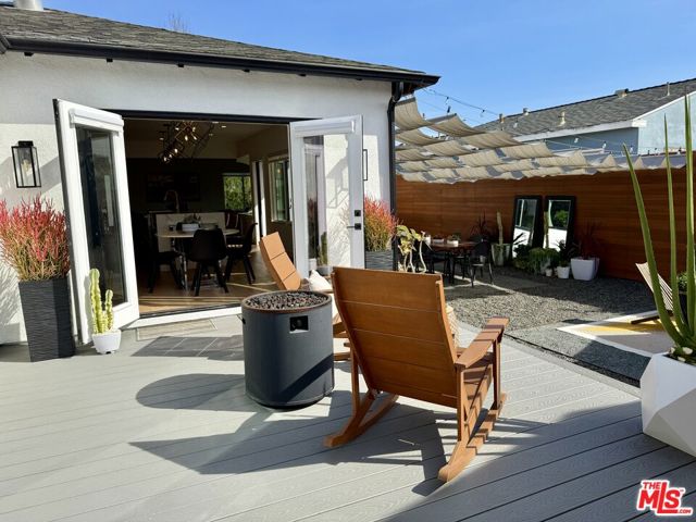 3625 Somerset Drive, Los Angeles CA: https://media.crmls.org/mediaz/51dabec7-3926-4fbc-9e28-9c6d3fb2f41a.jpg