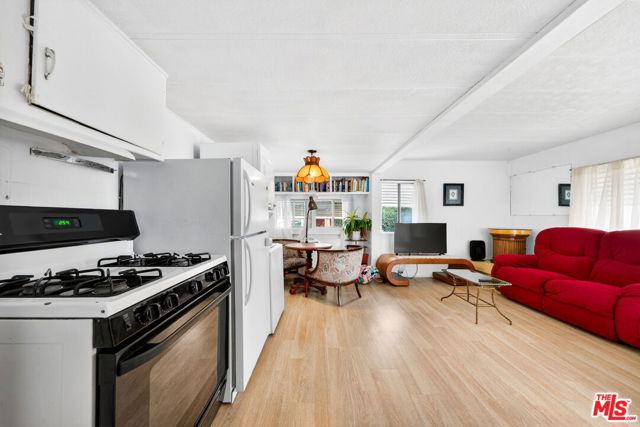 11250 Playa Street, Culver City CA: https://media.crmls.org/mediaz/51db5739-e5de-412e-be07-7188073fc162.jpg