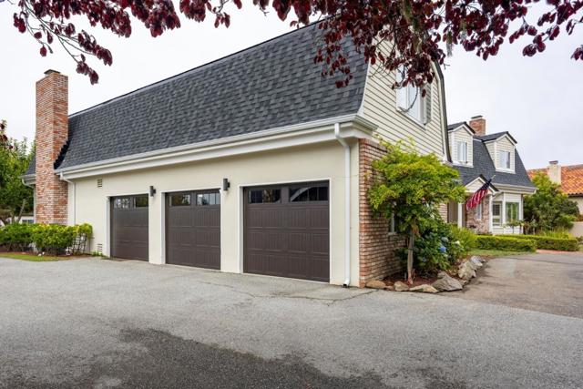 2300 Burning Tree Road, Half Moon Bay CA: https://media.crmls.org/mediaz/51db7865-2b7b-4bfb-a79f-090627cb69ff.jpg