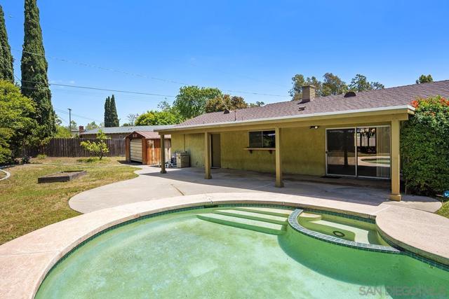 3718 Barbic Ct, Spring Valley CA: https://media.crmls.org/mediaz/51dbafae-3d8e-431a-aca9-47447de4b837.jpg