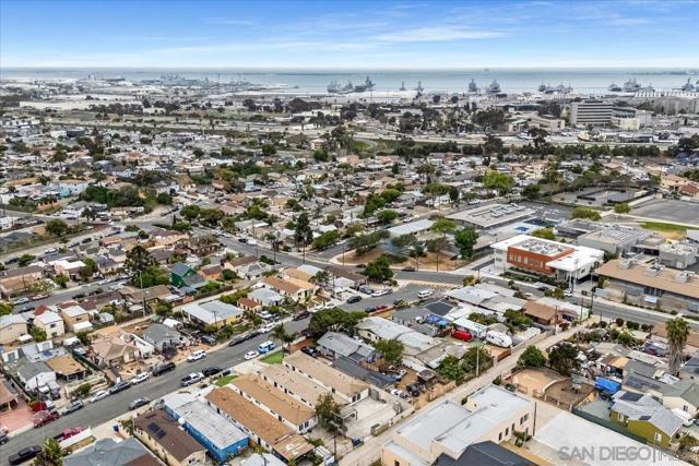 4046 4048 Eta St, San Diego CA: https://media.crmls.org/mediaz/51dcc9f1-962b-4420-9a56-1c5ad4c72224.jpg