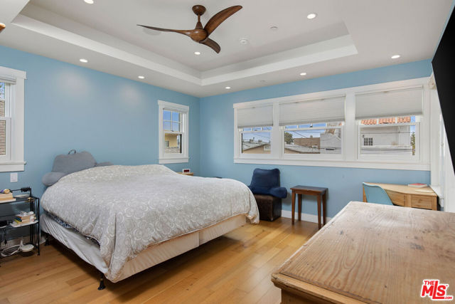 106 Dudley Avenue, Venice CA: https://media.crmls.org/mediaz/51dcd26a-416f-4459-b0c5-37eef7de5daf.jpg