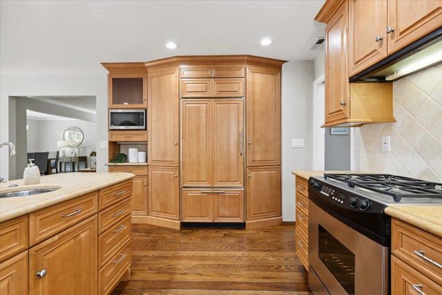471 Claremont Way, Menlo Park CA: https://media.crmls.org/mediaz/51dcd60f-ff1e-4c34-9757-c0bd6b8a0e39.jpg