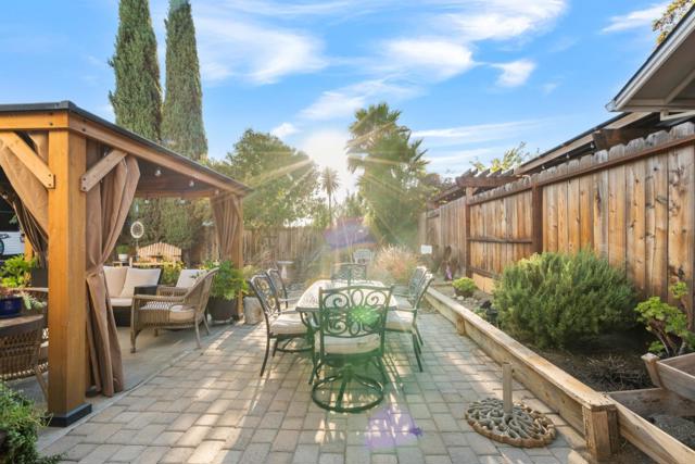 1090 Los Altos Drive, Hollister CA: https://media.crmls.org/mediaz/51dcf394-495a-4d33-8d3c-fa8a553bf6ae.jpg