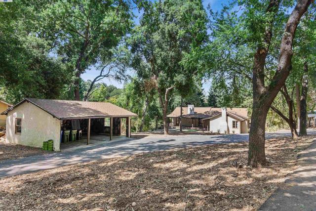 3476 Springhill Rd, Lafayette CA: https://media.crmls.org/mediaz/51dcfb4b-be64-4348-910a-913f09790c2c.jpg