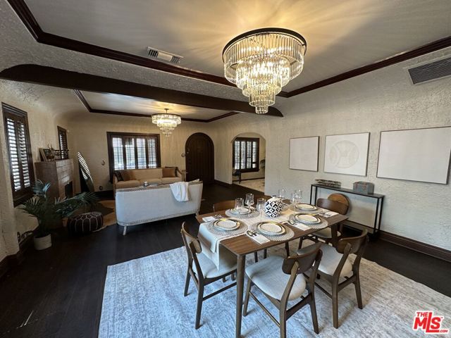 636 N Curson Avenue, Los Angeles CA: https://media.crmls.org/mediaz/51dd30c5-6897-4acb-b9ea-81b1af6e21dd.jpg