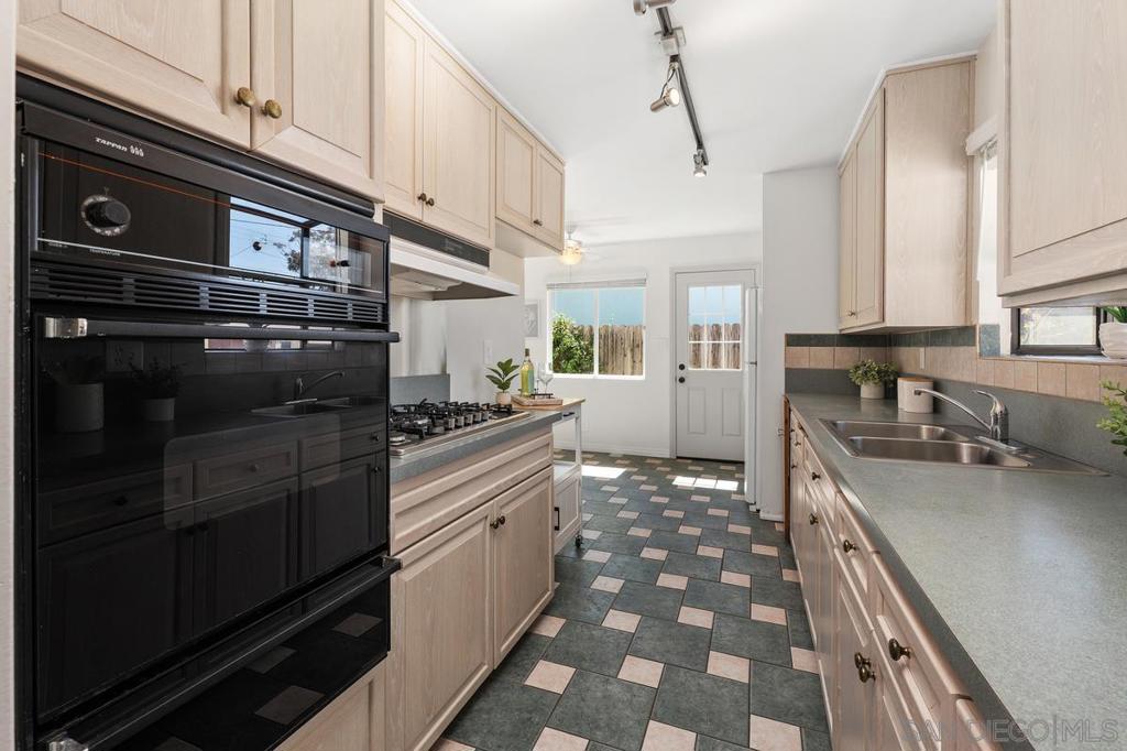 5333 Palmyra Ave - photo 18