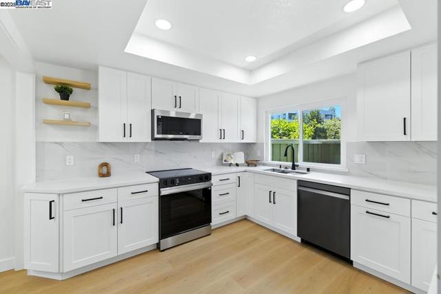 739 Aries Ln, Foster City CA: https://media.crmls.org/mediaz/51dddfc1-4905-4d1c-bb63-37ffb6c4dac9.jpg