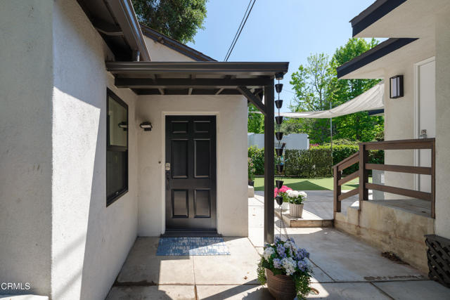 4428 Oakwood Avenue, La Canada Flintridge CA: https://media.crmls.org/mediaz/51ddea76-666a-4003-bcf1-bdd6e216d257.jpg