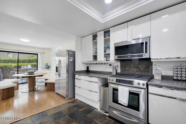 1218 S Westlake Boulevard, Westlake Village CA: https://media.crmls.org/mediaz/51ddf7dd-0999-4fd5-a772-70aa751abbbb.jpg