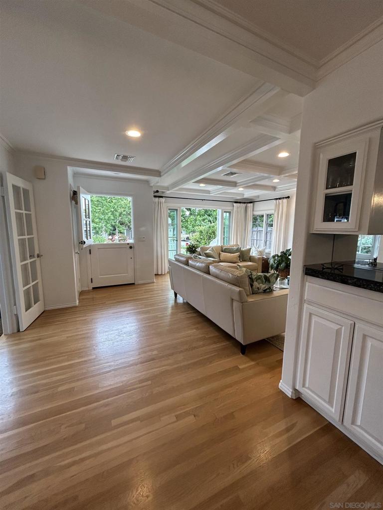 5537 Bellevue Avenue - photo 8
