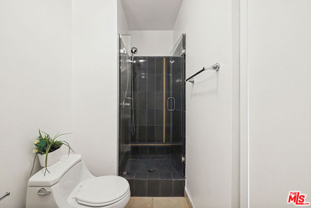 10747 Wilshire Boulevard, Los Angeles CA: https://media.crmls.org/mediaz/51e0202b-07ac-470e-bcff-72dc51e376ad.jpg
