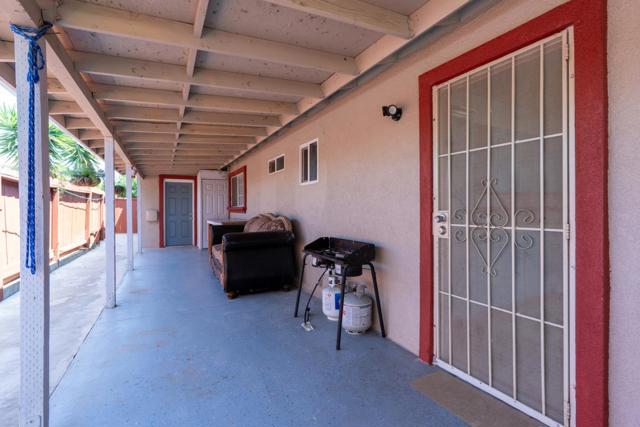 1005 W 8th Street, Merced CA: https://media.crmls.org/mediaz/51e02c13-32f5-48cb-bbaf-71a443149103.jpg