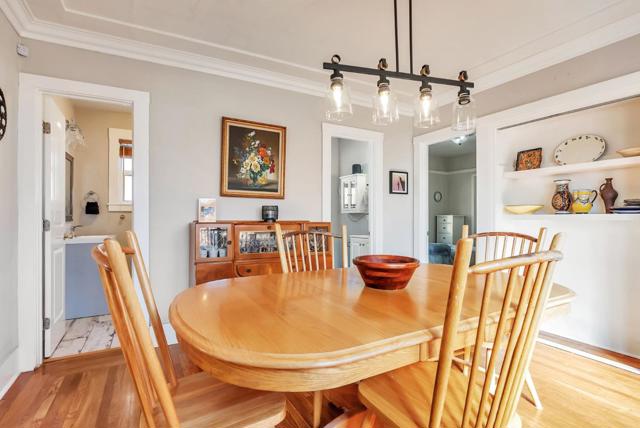 2452 Humboldt Avenue, Oakland CA: https://media.crmls.org/mediaz/51e05ae1-07b7-4421-9c5b-cbb121f70be0.jpg