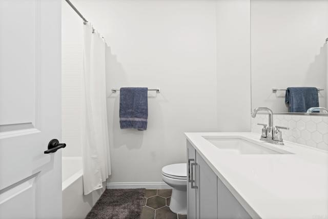 2199 Bluestone Circle, Chula Vista CA: https://media.crmls.org/mediaz/51e084cf-6cef-4db3-abb0-b5ce04c1fdc2.jpg