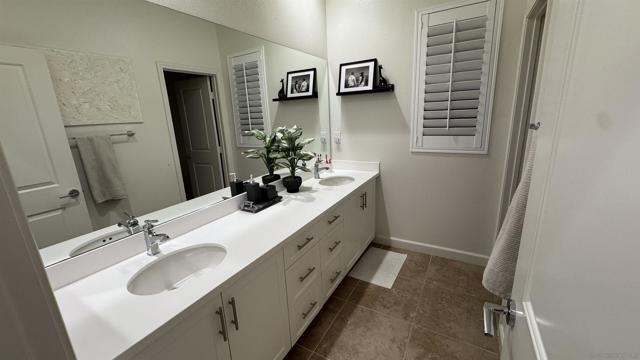 1337 Baumgartner Way, Escondido CA: https://media.crmls.org/mediaz/51e0ca45-6207-4ab9-9d0c-7e24ddc5722e.jpg