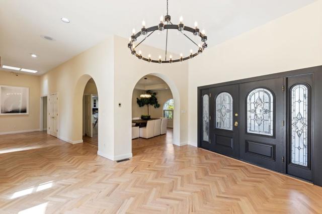 1035 Macadamia Drive, Hillsborough CA: https://media.crmls.org/mediaz/51e17423-3fc6-4e36-9e2f-58f8634d3a09.jpg