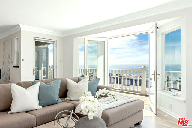 2407 Bayview Drive, Manhattan Beach CA: https://media.crmls.org/mediaz/51e1bed8-93f1-4d69-ab2c-c8b90e4cbb00.jpg