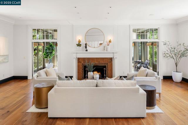 25 Crocker Ave, Piedmont CA: https://media.crmls.org/mediaz/51e1db45-e0c1-46cf-b528-f36c75e55744.jpg