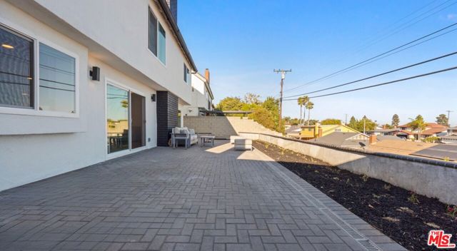 1722 E Turmont Street, Carson CA: https://media.crmls.org/mediaz/51e25106-7864-4977-94e5-254b195c1a4f.jpg