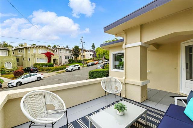 5555 Carlton Street, Oakland CA: https://media.crmls.org/mediaz/51e2544b-15a2-403a-9508-2f303931034c.jpg