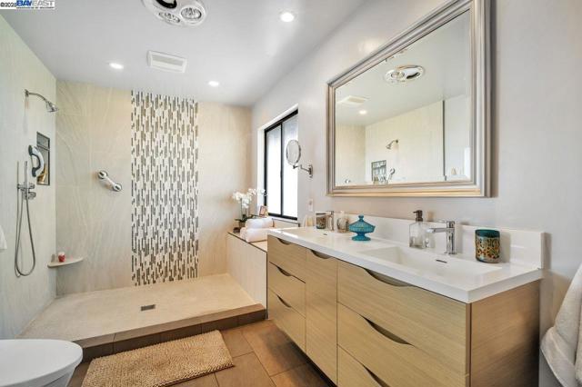 31865 Chicoine Ave, Hayward CA: https://media.crmls.org/mediaz/51e2661f-789d-4c50-859c-48c7fe63bb33.jpg